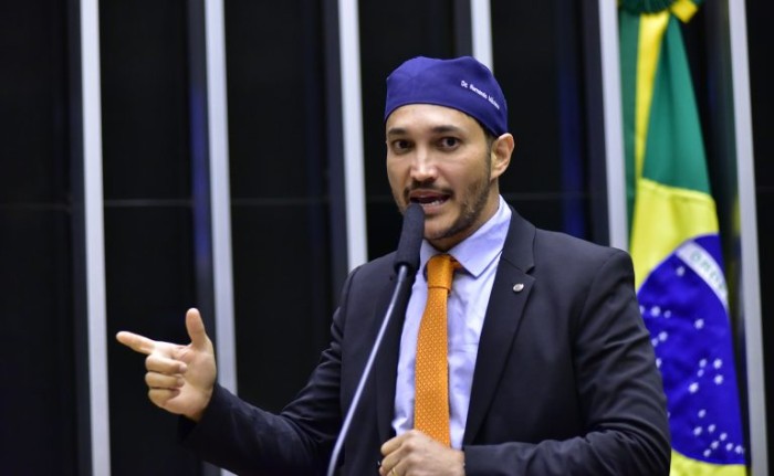 Projeto reduz tributos para escolas comprarem detectores de metais