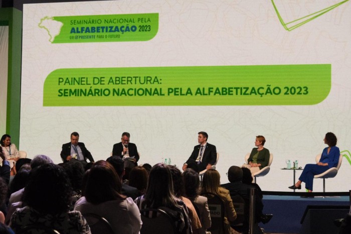 Servidores da Seduc participam de Seminário Nacional pela Alfabetização 2023, em Brasília