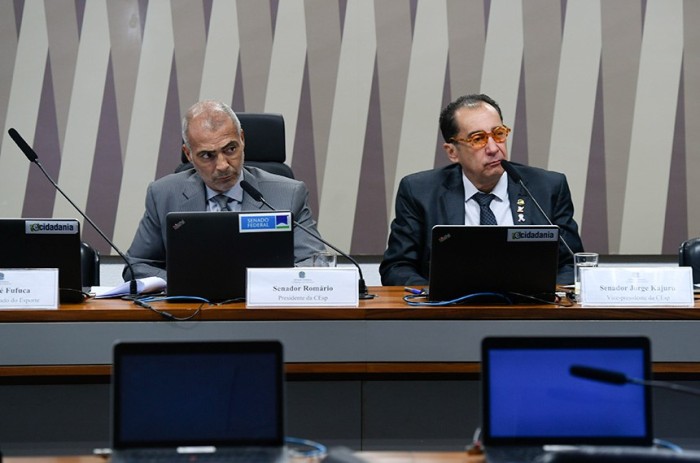 O presidente da CEsp, senador Romário, e Jorge Kajuru, relator da proposta aprovada na reunião desta quarta - Foto: Edilson Rodrigues/Agência Senado
