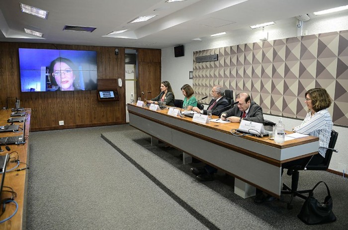 Paulo Paim presidiu a reunião da CDH, em que foram ouvidos especialistas nas relações de trabalho - Foto: Pedro França/Agência Senado