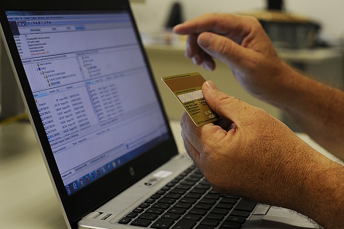 Crimes virtuais causam danos financeiros e morais. Veja como se proteger