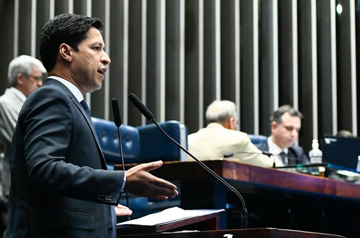 Rodrigo Cunha relatou o projeto no Plenário na segunda-feira - Foto: Roque de Sá/Agência Senado
