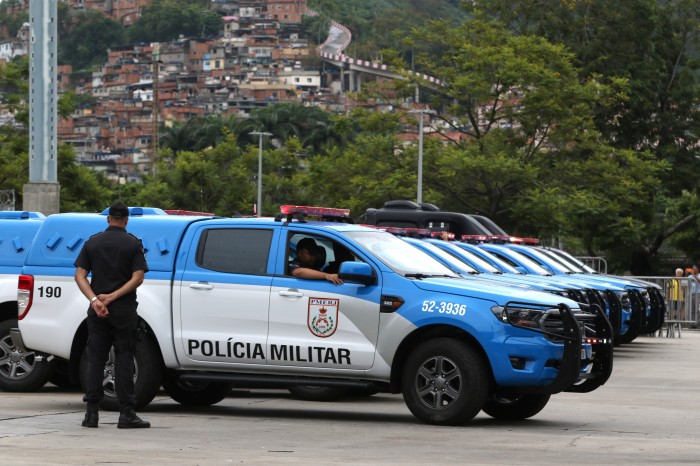 Ações em favelas do Rio buscam cumprir 100 mandados de prisão 