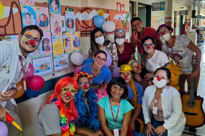 'Trupe da Alegria' enche de música e brincadeiras o Hospital Regional, em Santarém