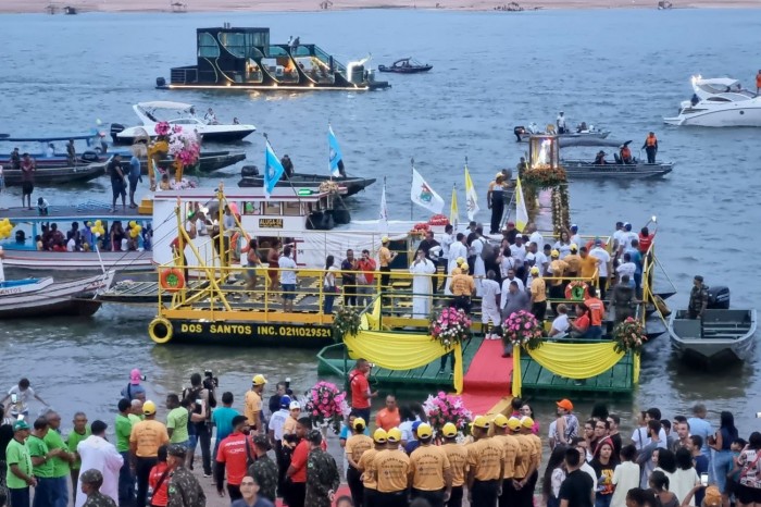 Devotos prestam homenagem a Nossa Senhora de Nazaré no Círio Fluvial de Marabá 