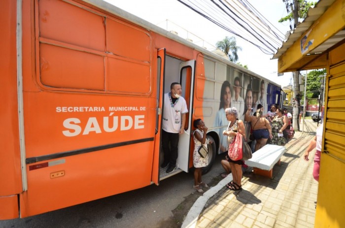 Saúde promove ação em alusão à campanha Outubro Rosa