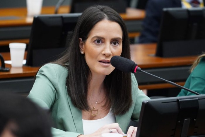 Comissão vai debater escolarização de surdos oralizados