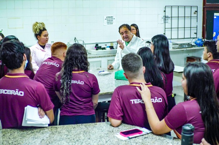 Alunos do Ensino Médio de Bragança visitam Universidade do Estado do Pará, em Belém