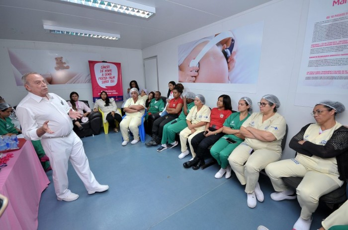 Profissionais da Maternidade Mariana Bulhões participam de bate-papo sobre o câncer de mama