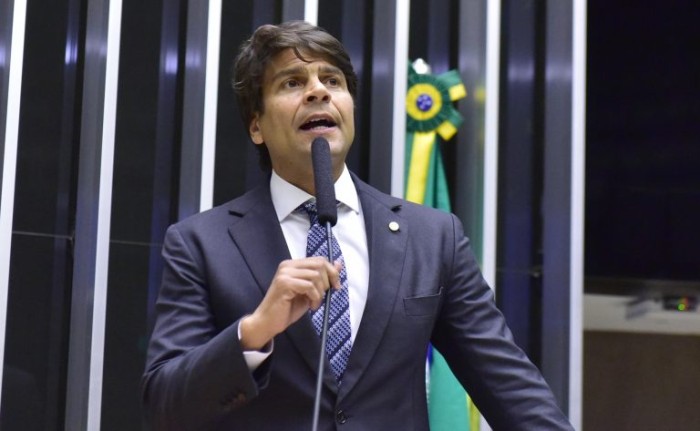Aprovado texto-base do projeto que tributa investimentos de brasileiros em offshores; acompanhe