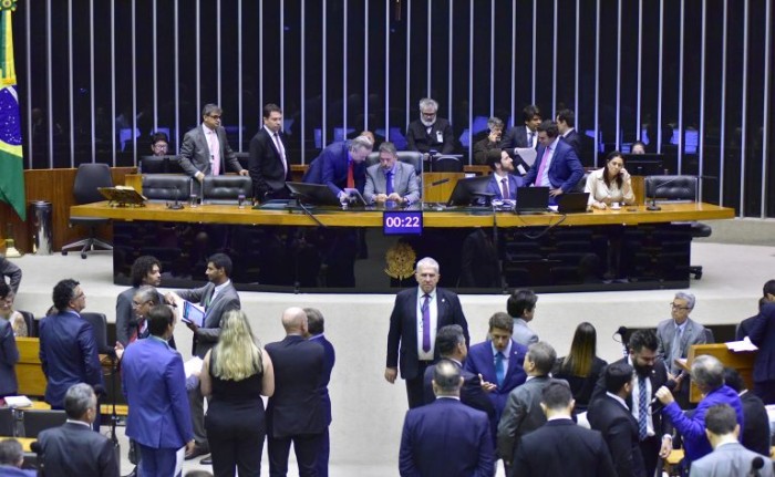 Câmara conclui votação de projeto que tributa investimentos de brasileiros em offshores; acompanhe