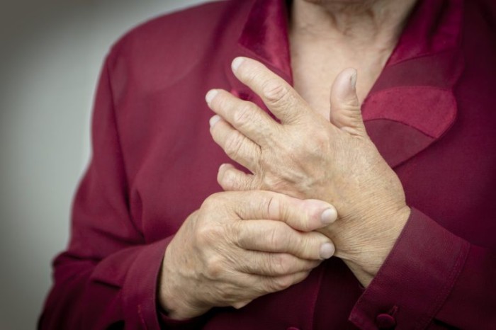Sancionada lei que garante atendimento integral para fibromialgia e outras dores crônicas no SUS