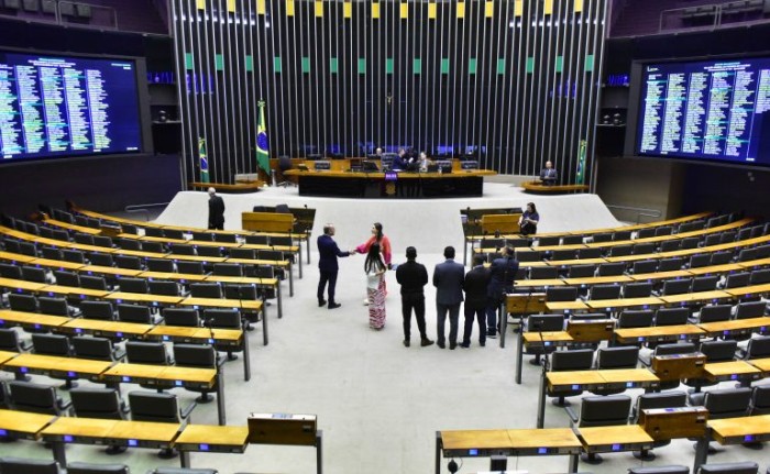 Câmara aprova cota para filmes brasileiros na TV paga e encerra votações