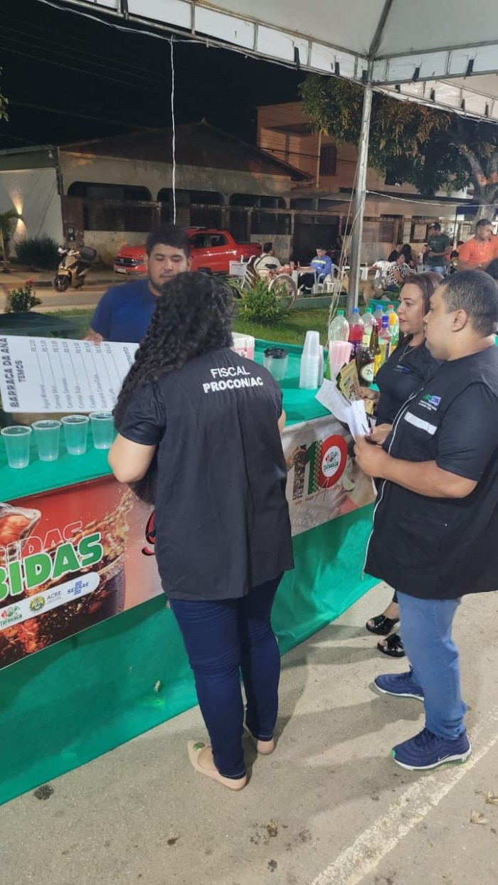 Procon realiza ação de conscientização em Tarauacá junto a comerciantes e feirantes