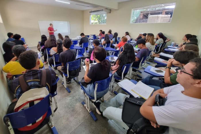 Escolas de Ensino Técnico finalizam revisão para o Enem com aula de fit dance