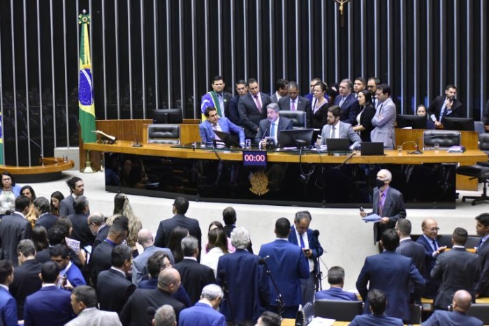 Câmara aprova MP que concede isenção de tributos a empresas aéreas; acompanhe