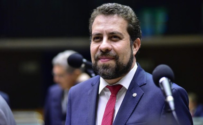 Comissão aprova projeto que beneficia servidores de estados e municípios