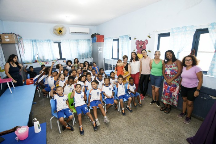 Teatro educativo leva alegria e aprendizado para os alunos de Nova Iguaçu