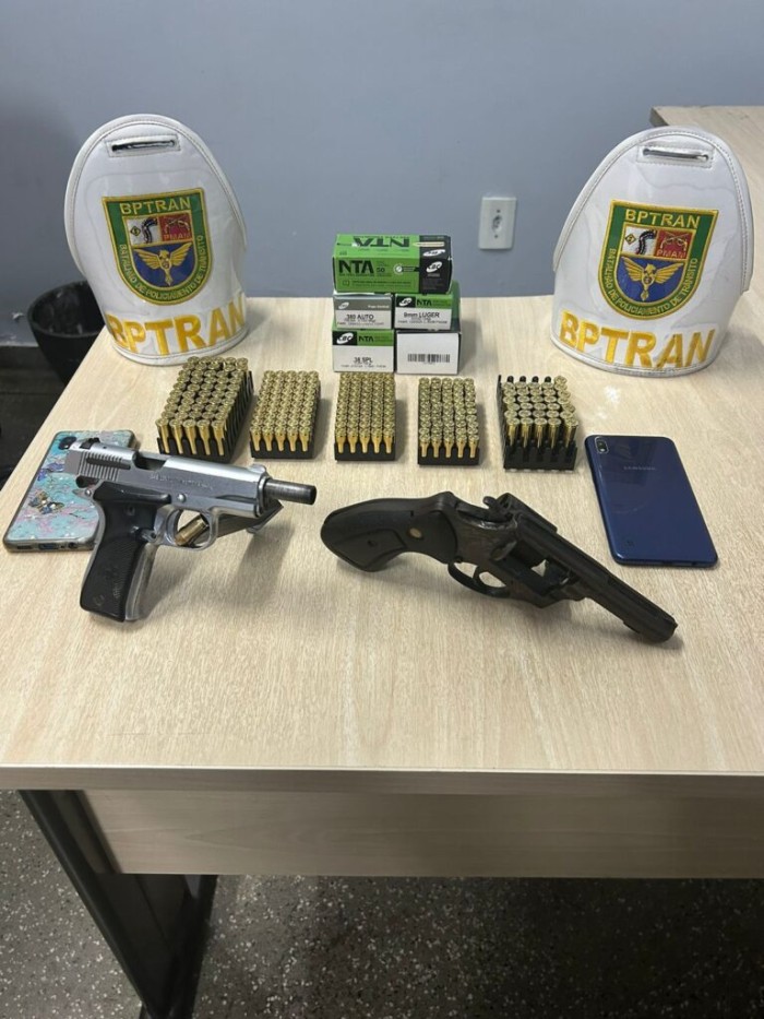 PMAM prende dupla com armas e mais de 200 munições em Manaus