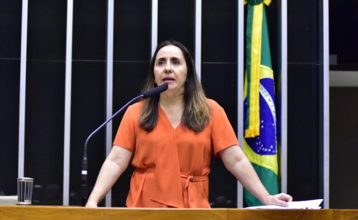 Câmara aprova redução de contribuições para primeiro emprego de jovens