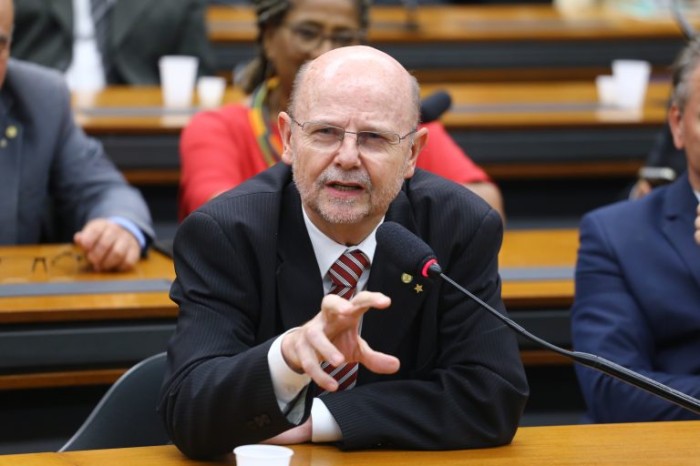 Comissão vota parecer ao plano orçamentário para os próximos quatro anos