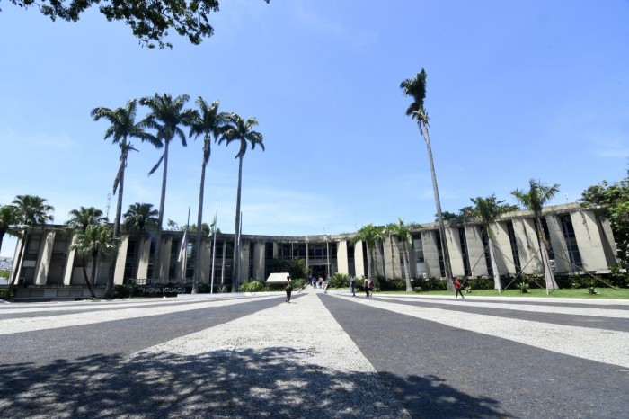 Nova Iguaçu libera bermudas durante o expediente