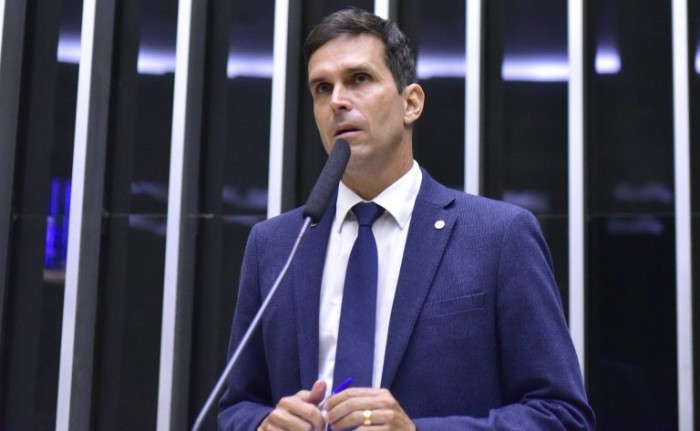 Comissão aprova projeto que assegura tratamento imediato para idoso com câncer