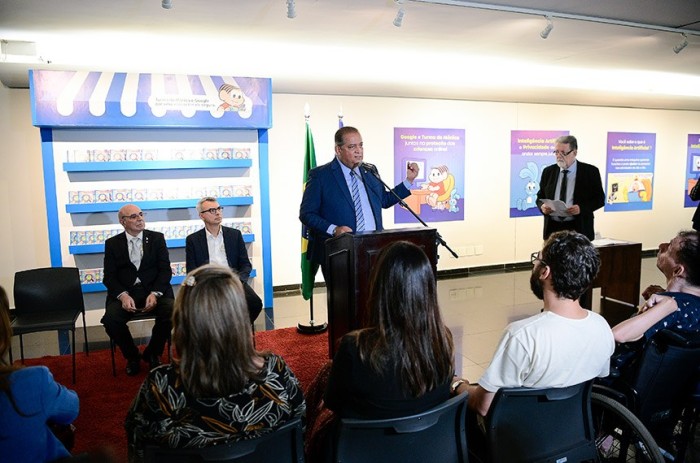 Exposição educativa sobre proteção de dados vai até sexta na Senado Galeria