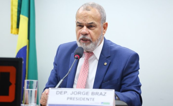 Oficinas e montadoras reivindicam lei sobre equipamentos e softwares para diagnóstico e reparo de carros