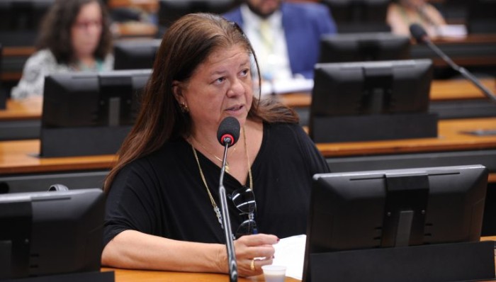 Comissão aprova projeto que cria selo de apoio à inclusão profissional de pessoas que convivem com endometriose