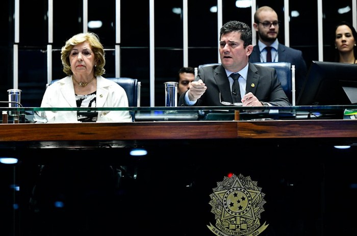 Defesa de inclusão da polícia científica na Constituição marca homenagem a peritos