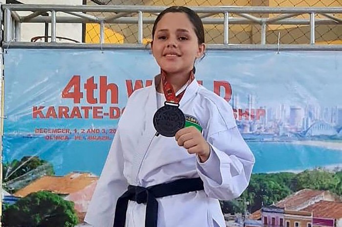 Estudante da rede estadual é medalha de ouro em campeonato mundial de karatê