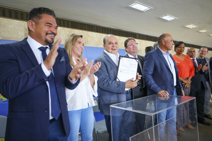 Reajuste de 18% para servidores públicos é sancionado