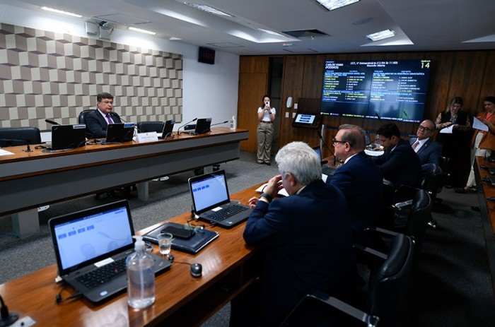 CCT analisa outorgas de rádio e prioridades nas emendas à LOA