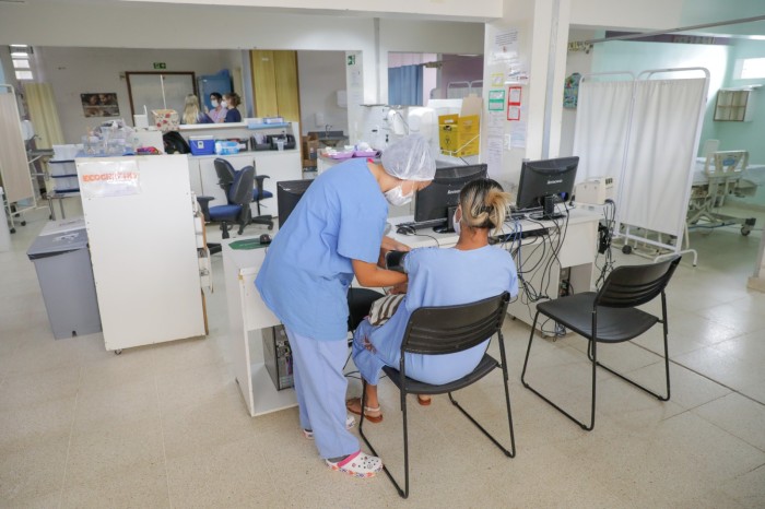 Ampliação de carga horária de servidores da Saúde reforça atendimento