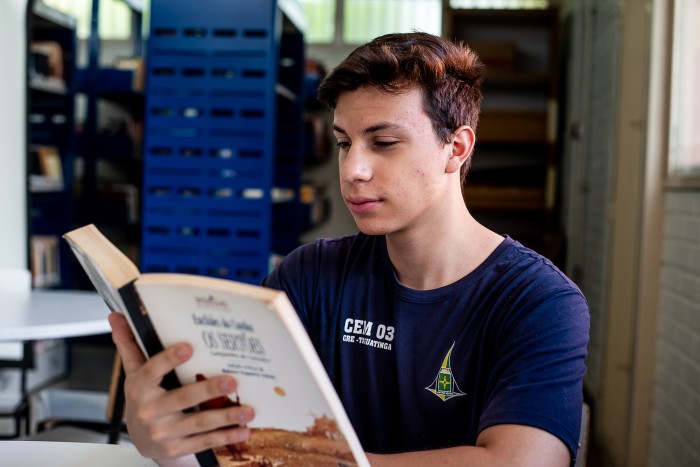Aluno da rede pública conquista bolsa para estudar no exterior