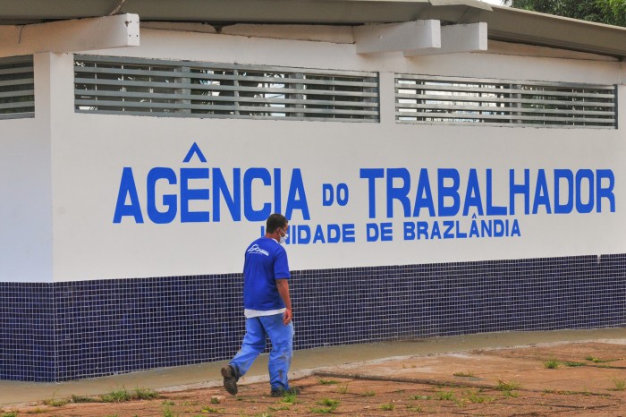 Agências do trabalhador têm 34 vagas para auxiliar de linha de produção