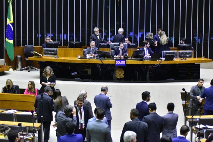 Câmara aprova urgência para diversos projetos e encerra votações desta terça-feira