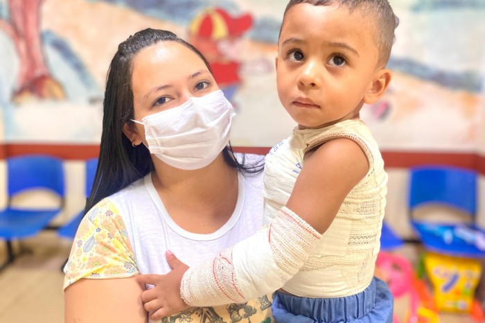 Superação marca o Dia das Mães de internadas no Centro de Tratamento de Queimados do Hospital Metropolitano