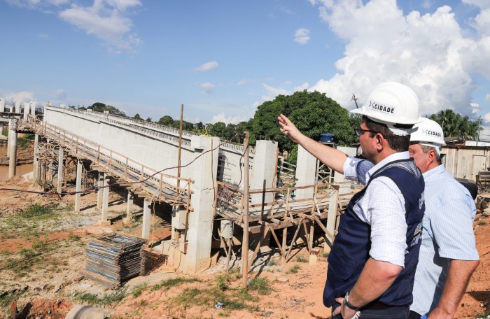 Em Sena Madureira, governador Gladson Cameli vistoria obras da nova ponte e do Hospital João Câncio Fernandes