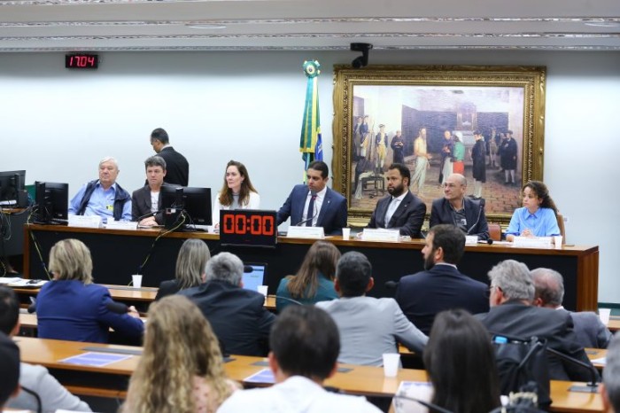 Especialistas em saúde defendem fim do financiamento público às comunidades terapêuticas