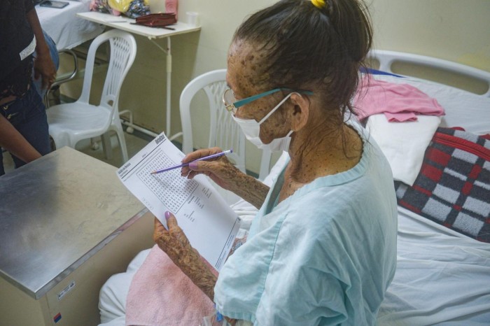 Projeto 'Entretendo com Amor' leva passatempos a pacientes do Hospital Regional, em Santarém