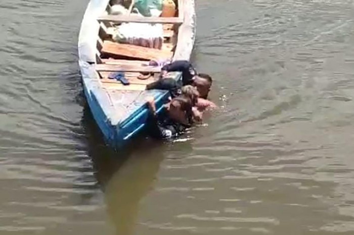 Policiais militares salvam mulher que se afogava no Rio Tapajós, em Aveiro