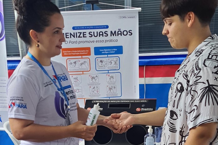 Na Praça da República, Sespa orienta a manter a higienização das mãos