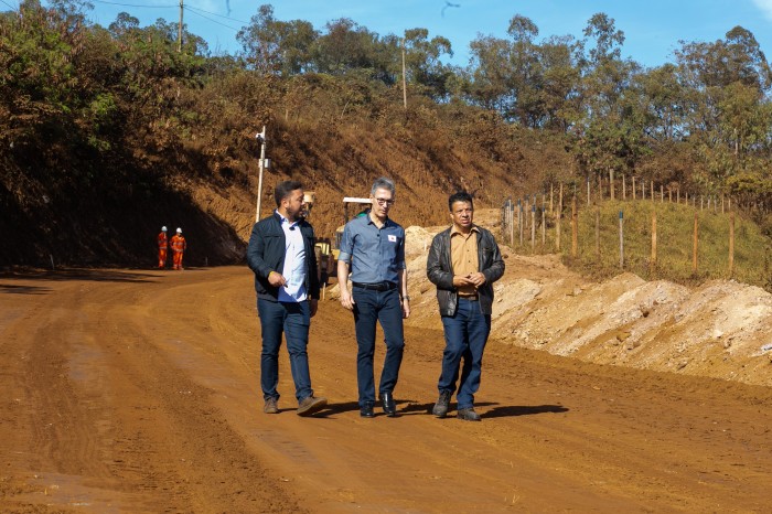 Governador vistoria obras na MG-437, em trecho que vai ligar Nova Lima e Sabará