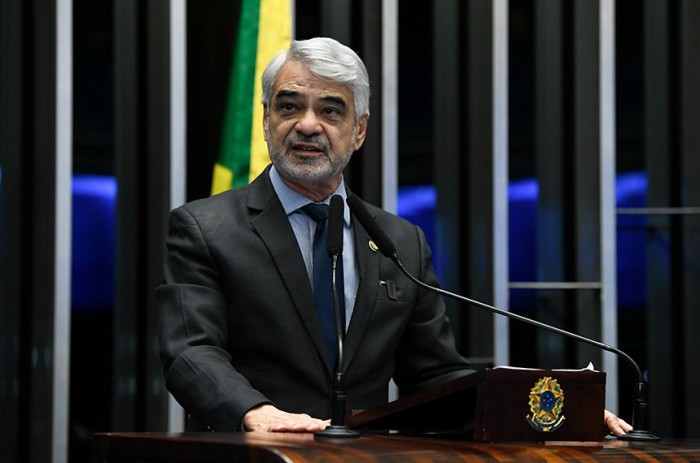 Humberto Costa cobra respostas do governo espanhol sobre ataques racistas