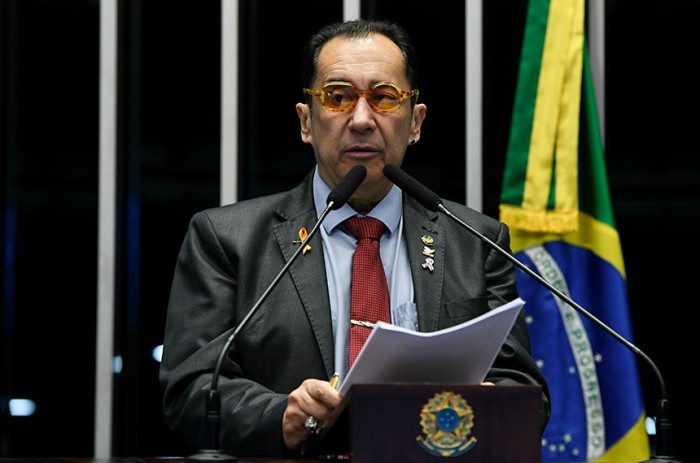 Estádios de futebol foram transformados em ambientes fora da lei, diz Kajuru