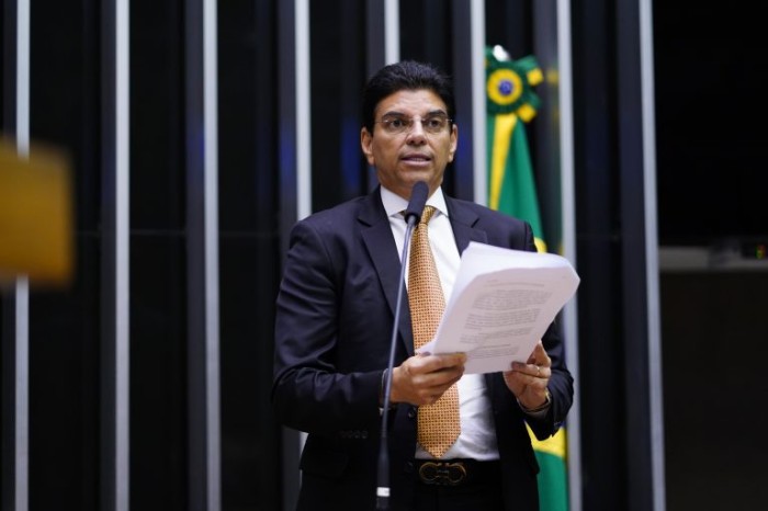 Relator diz que nova regra fiscal não vai prejudicar piso da enfermagem, Fundeb ou Fundo Constitucional do DF; acompanhe