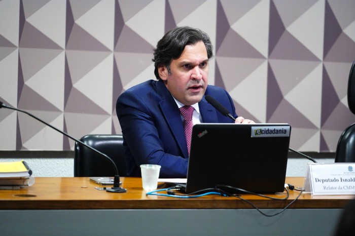Comissão mista aprova MP e altera atribuições de parte dos ministérios