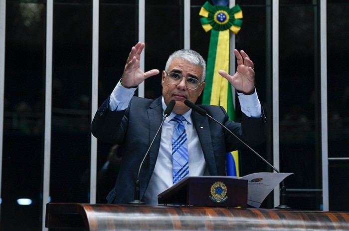 Eduardo Girão critica fim dos hospitais psiquiátricos de custódia